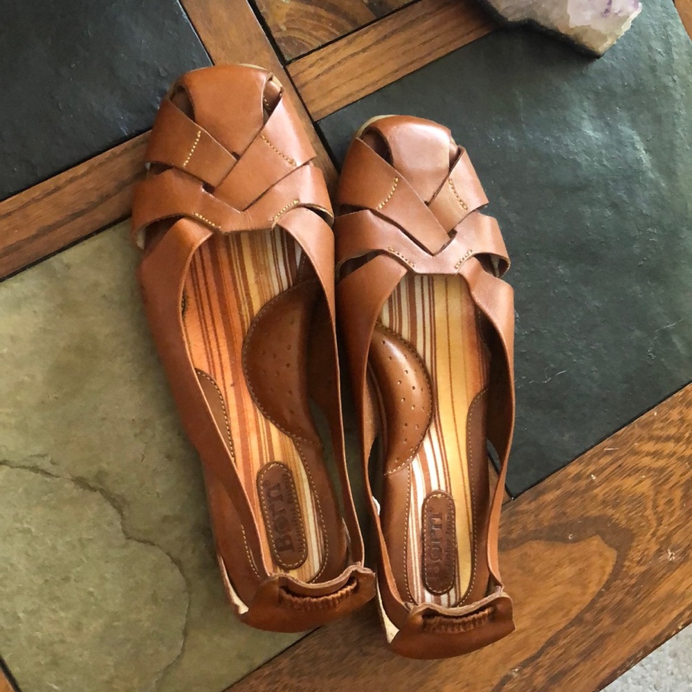 Size 8.5 born shoes